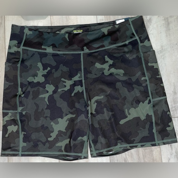 🔥 TEK GEAR HIGH RISE CAMO ARMY PRINT BIKE SHORTS SIZE 3X NEW - Picture 2 of 8